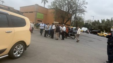 أصحاب سيارات الأجرة يحدثون فوضى عارمة بزنقة العدالة بمراكش - صور