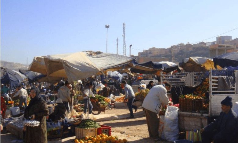 أزمة تنظيمية تضرب سوق أركمان.. إغلاق مدخل السمك يخلق فوضى مرورية