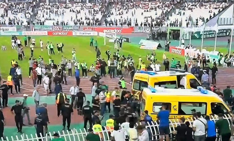 الجزائر.. سقوط مشجعين من المدرجات بملعب 5 جويلية يوقف مراسم تتويج مولودية الجزائر