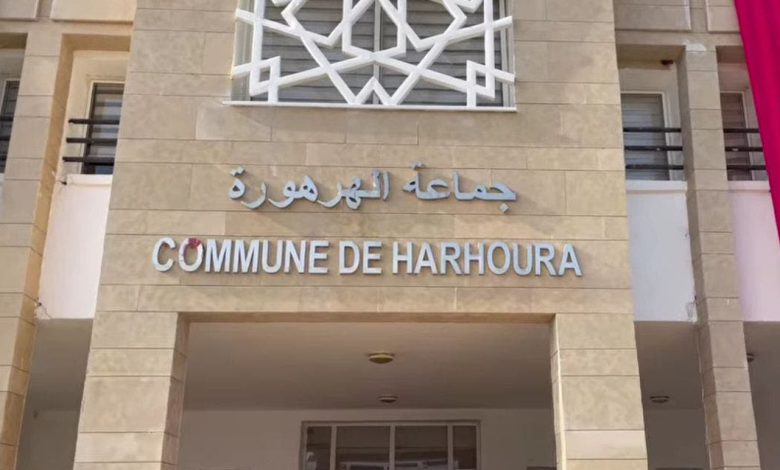 إقصاء غامض يثير جدلاً حول صفقة استغلال مواقف السيارات بجماعة الهرهورة