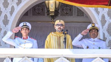 الملك يطلق على فوج الضباط المتخرجين إسم “السلطان أحمد المنصور الذهبي”