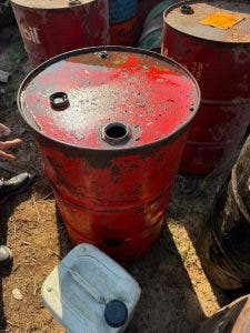 الجديدة.. حادثة سير مع جنحة الفرار تقود الدرك إلى تفكيك مخزن للوقود مجهول المصدر (صور)
