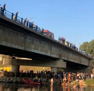 الجزائر.. وفاة 18 شخصا وإصابة 9 آخرين إثر انحراف حافلة في وادي الحراش(صور)