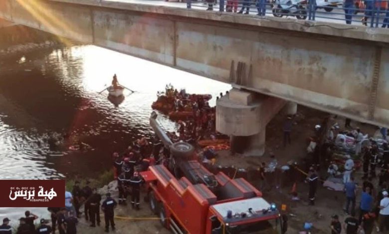 الجزائر.. وفاة 18 شخصا وإصابة 9 آخرين إثر انحراف حافلة في وادي الحراش(صور)