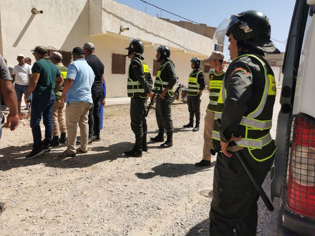 جرسيف.. رشق قائد بالحجارة أثناء حملة لمحاربة البناء العشوائي - صور