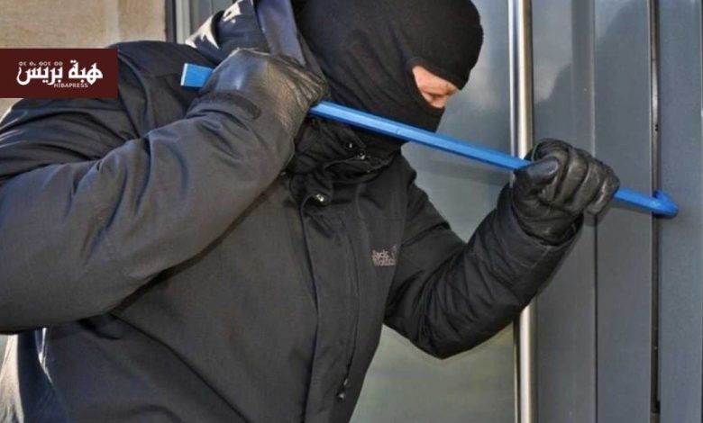 أمن تيزنيت يوقف شخصاً متلبساً بالسرقة داخل محل تجاري