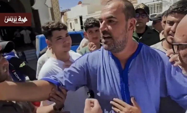 ناصر الزفزافي يُشيع جنازة والده.. عندما تفتح المواقف النبيلة أبواب السجون